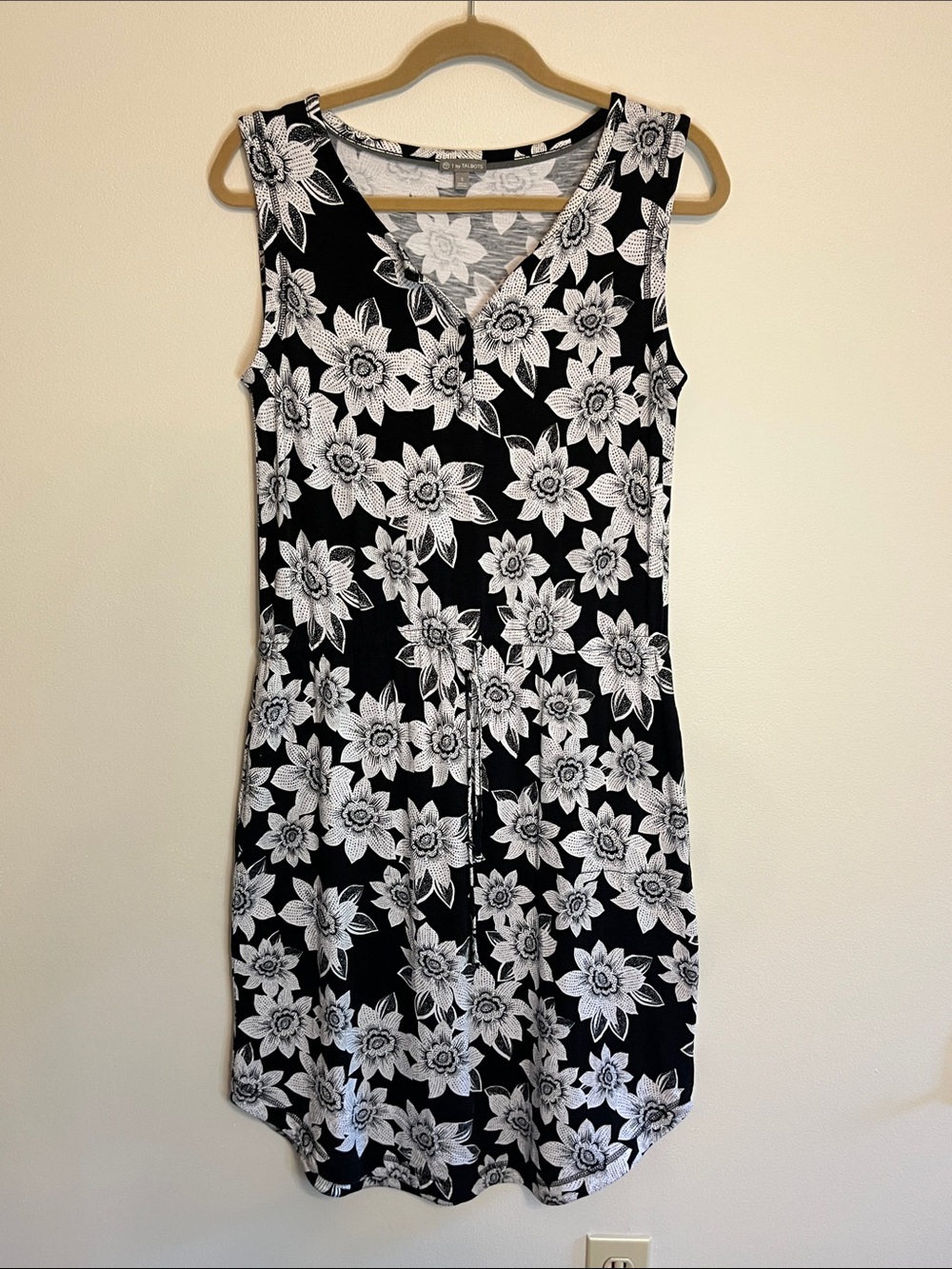 T by Talbots Sleeveless Black & White Floral Shift Dress Size Small - Picture 3 of 11